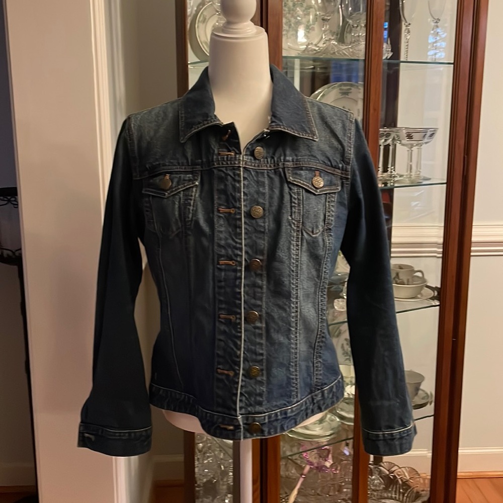 Chicos Size 1 Denim Jacket with Brass Buttons and detachable Faux Leopard Collar